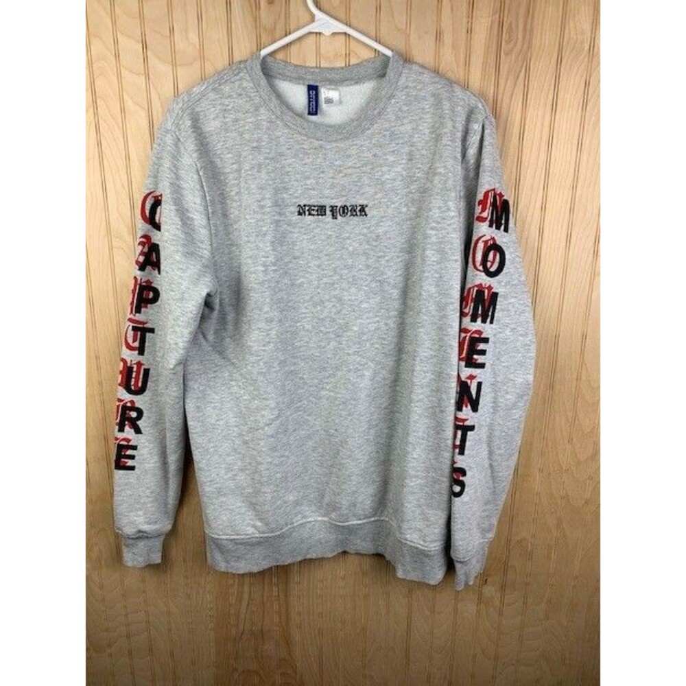 H&M Divided Mens Size Small Sweatshirt Gray Long Sleeve New York Print